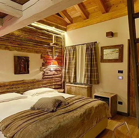 Les Plaisirs D'antan Hotel *